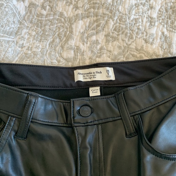 Abercrombie curve love 90’s straight ultra high rise vegan leather pants - Picture 2 of 4